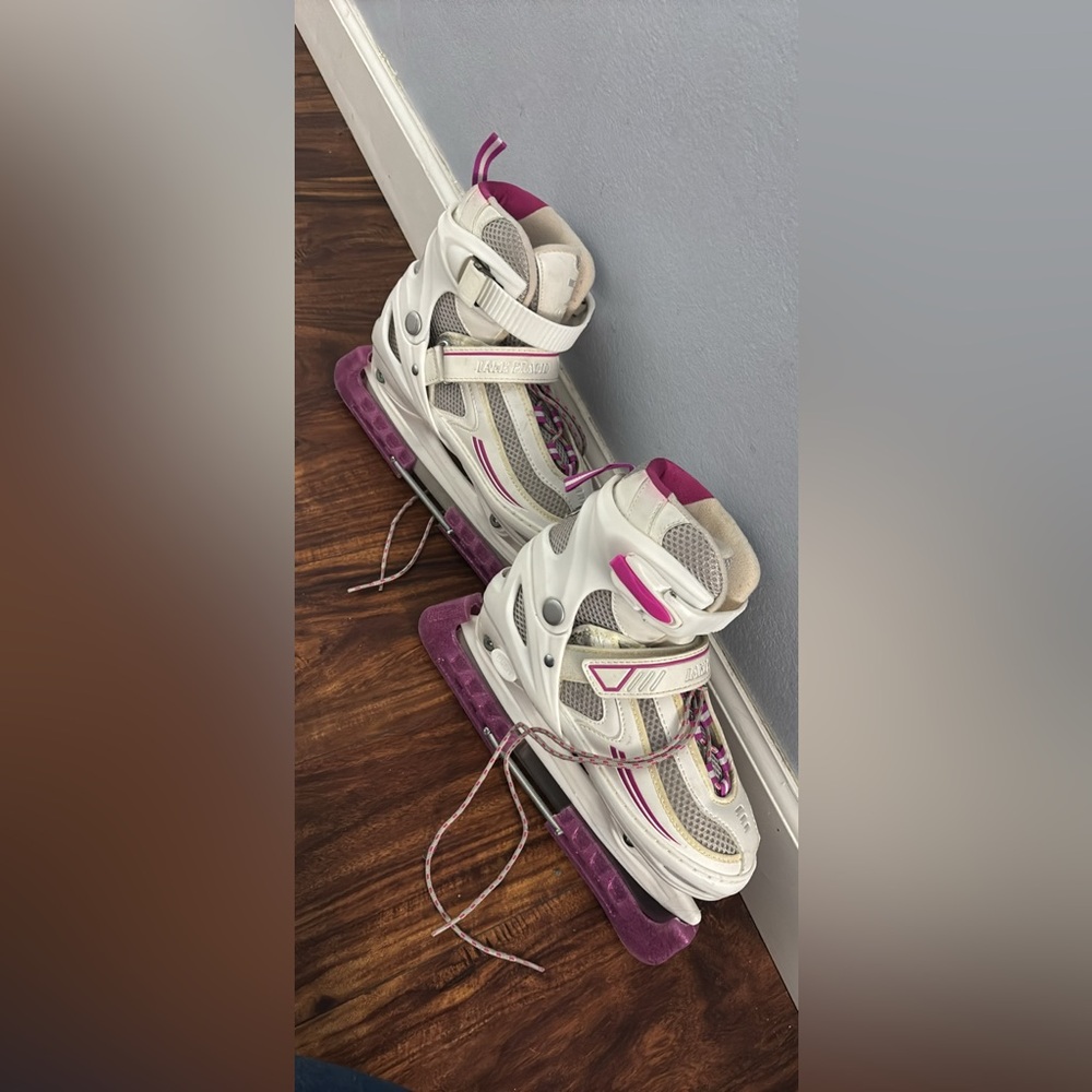 Lake Placid kid girls adjustable 1-4 ice skates with skate covers